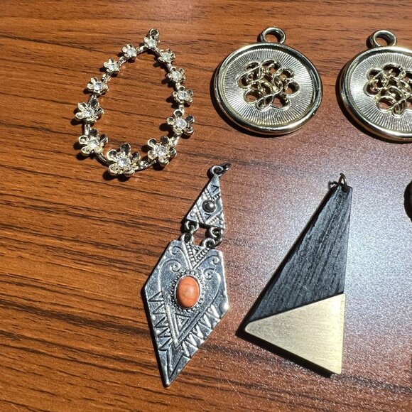 Lot Of 11 Assorted Pendants For Jewelry Making & Crafts - Picture 2 of 12